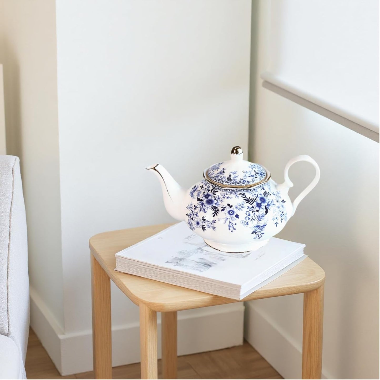 Vintage Floral Ceramic Teapot 22oz – Gold Rim | Nooliano